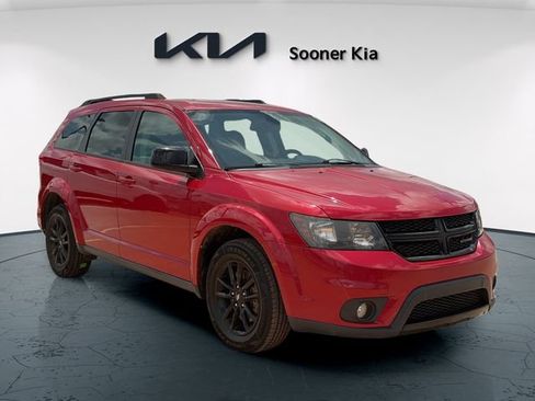 Used 2019 Dodge Journey SE w/ Connectivity Group FWD image 8
