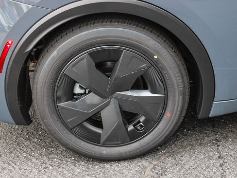 New 2026 Toyota Prius Plug-In Hybrid FWD image 12