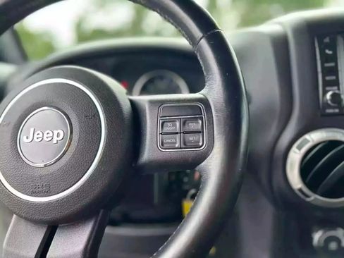 Used 2015 Jeep Wrangler Unlimited Sahara w/ Connectivity Group AWD/4WD image 13