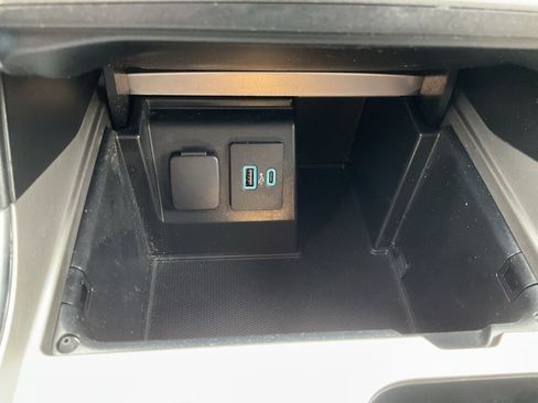 Used 2020 Ford Explorer XLT w/ Equipment Group 202A image 12