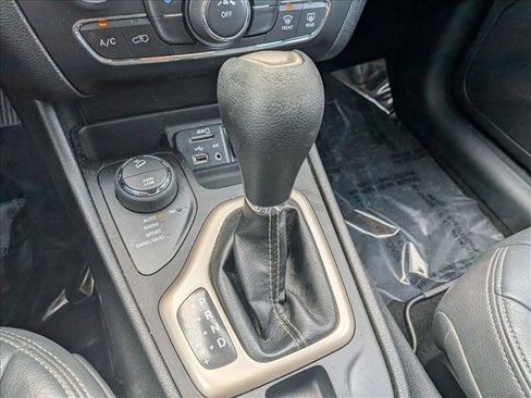 Used 2017 Jeep Cherokee Latitude w/ Safety/Convenience Group image 12