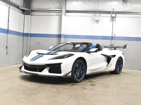 Used 2025 Chevrolet Corvette ZR1 w/ ZR1 Carbon Fiber Aero Package RWD image 23