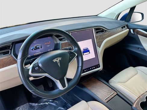 Used 2016 Tesla Model X 75D image 9