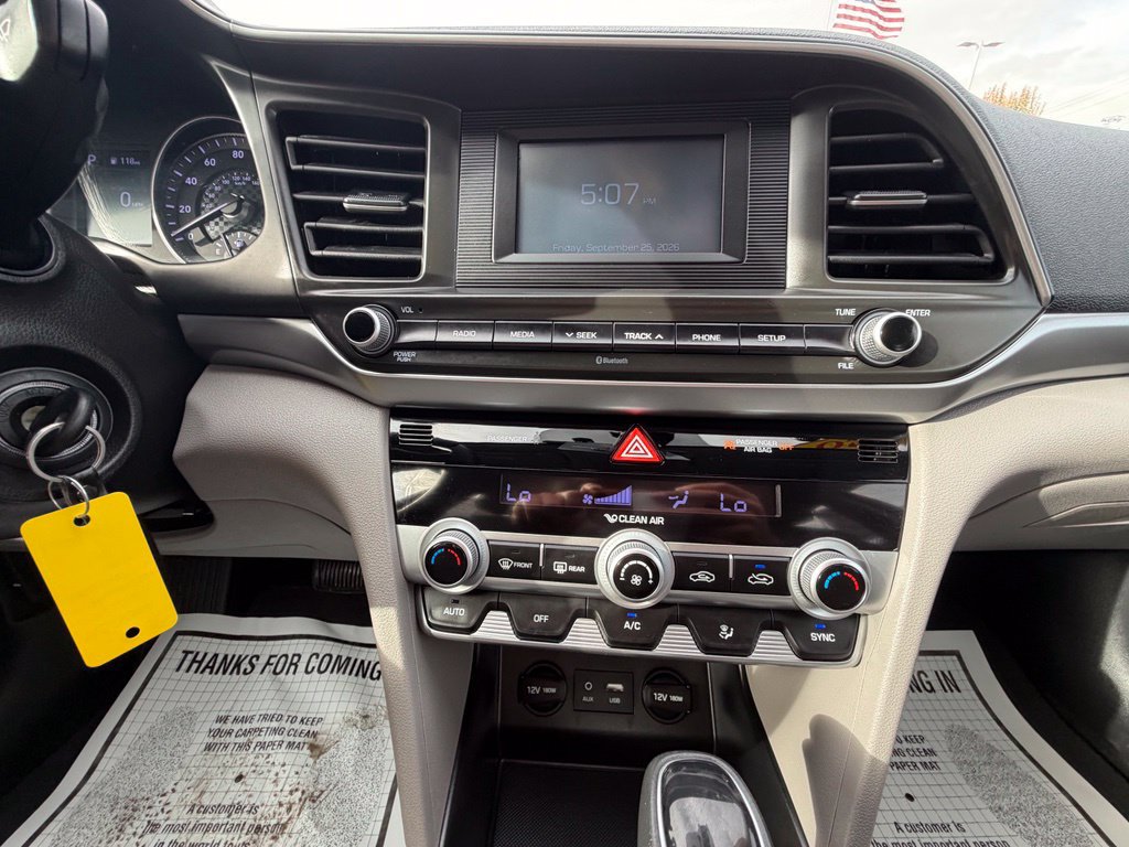 Used 2020 Hyundai Elantra SE FWD image 17
