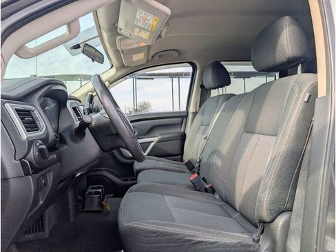 Used 2017 Nissan Titan SV image 14