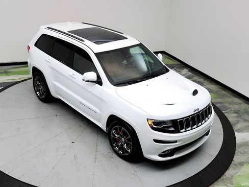 Used 2016 Jeep Grand Cherokee SRT image 35