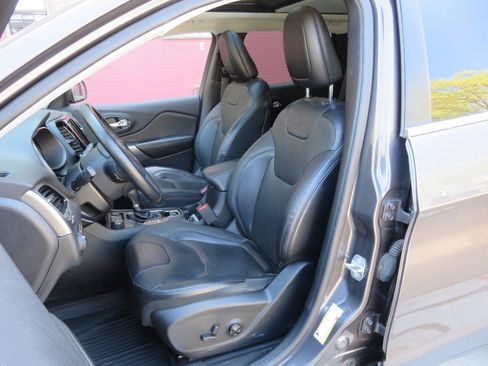 Used 2019 Jeep Cherokee Limited AWD/4WD image 10