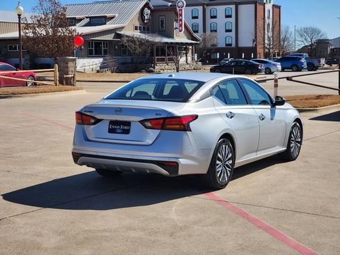 Used 2024 Nissan Altima 2.5 SV image 6