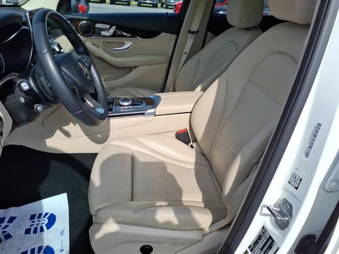 Used 2018 Mercedes-Benz GLC 300 4MATIC w/ Premium Package image 14