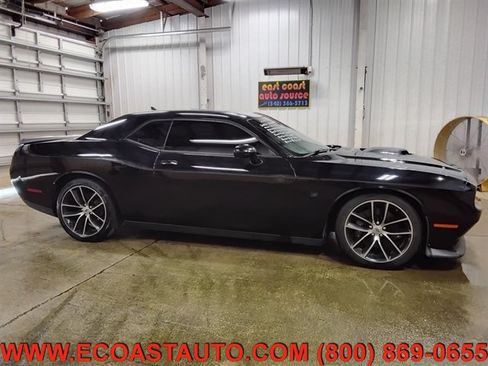 Used 2017 Dodge Challenger R/T Scat Pack RWD image 2