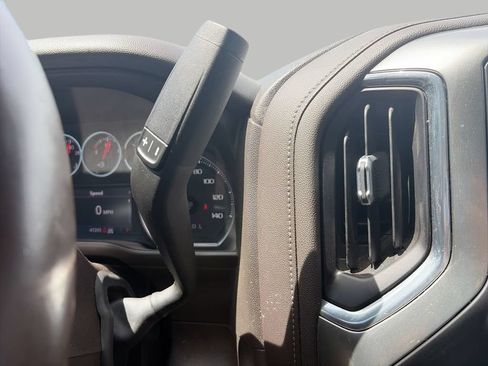Used 2021 Chevrolet Silverado 1500 LT w/ Z71 Off-Road Package AWD/4WD image 22