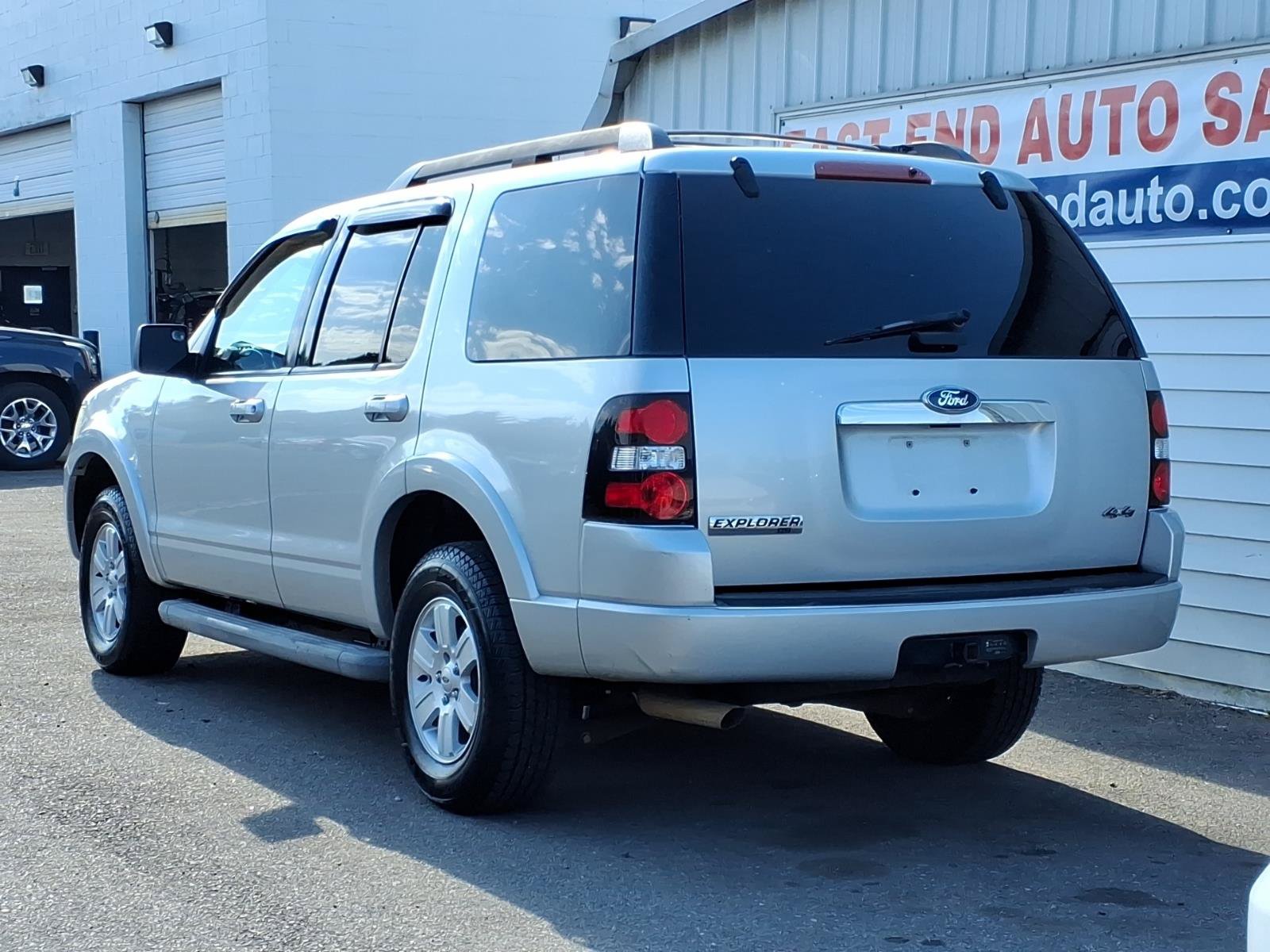 Used 2010 Ford Explorer XLT AWD/4WD image 3