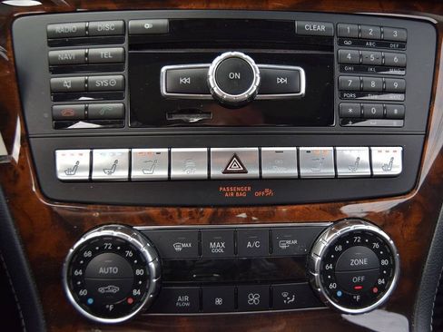 Used 2013 Mercedes-Benz SL 550 image 32