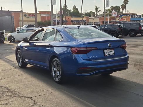 Used 2024 Volkswagen Jetta SE FWD image 6