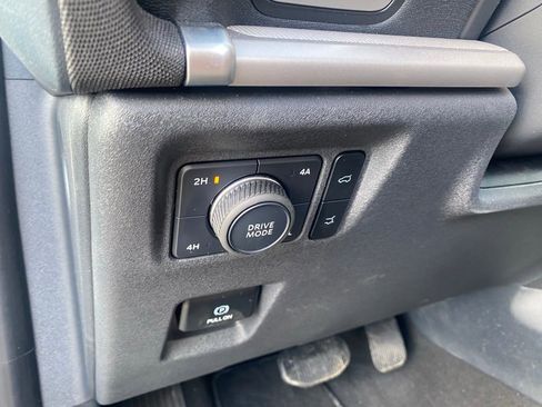 Used 2025 Ford Expedition Active image 17