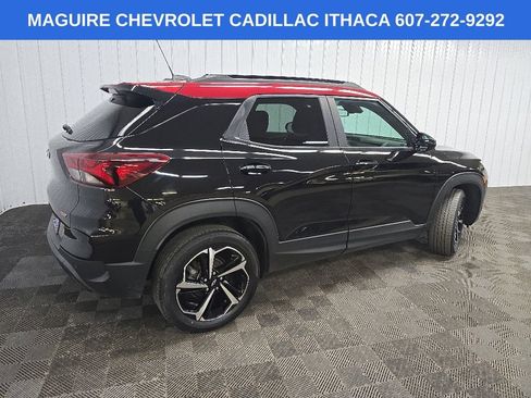Used 2022 Chevrolet TrailBlazer RS w/ Technology Package AWD/4WD image 3