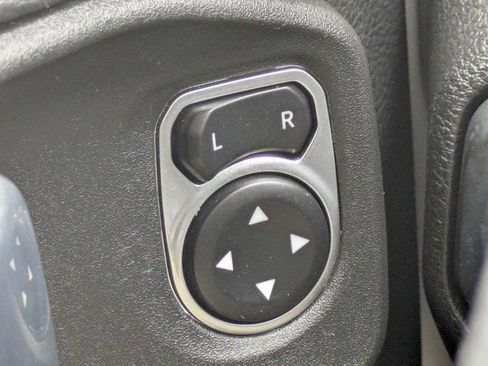 Used 2022 Jeep Wrangler Unlimited Rubicon AWD/4WD image 24