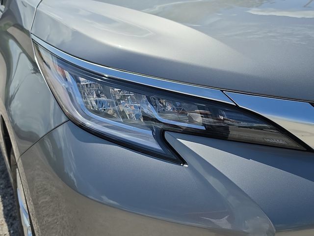 Used 2026 Toyota Sienna Limited FWD image 7