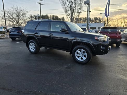Certified 2023 Toyota 4Runner SR5 Premium w/ Moonroof Package image 9