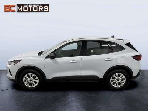 Used 2025 Ford Escape Active AWD/4WD image 3
