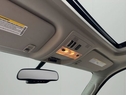 Used 2014 Cadillac Escalade Premium image 39