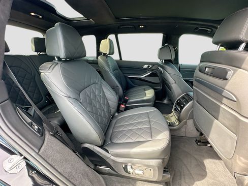 Used 2025 BMW X7 xDrive40i w/ M Sport Package AWD/4WD image 29