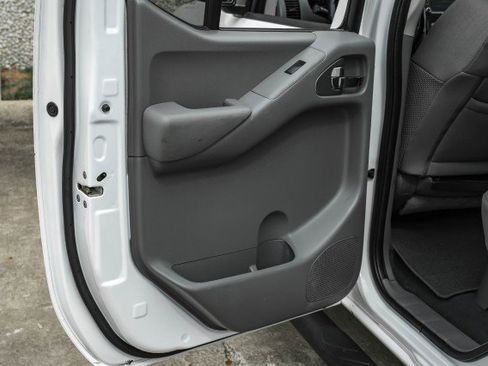 Used 2021 Nissan Frontier SV w/ Midnight Edition Floor Mats image 46