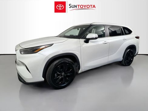 Used 2024 Toyota Highlander XLE image 9