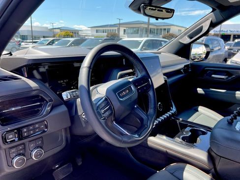 Used 2025 GMC Yukon XL AT4 w/ AT4 Premium Package AWD/4WD image 10