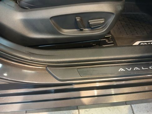 Used 2019 Toyota Avalon XSE image 27