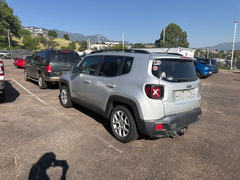 Used 2015 Jeep Renegade Latitude FWD image 6