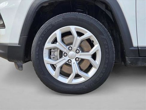 Used 2024 Jeep Compass Latitude image 24