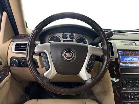 Used 2013 Cadillac Escalade Luxury AWD/4WD image 12