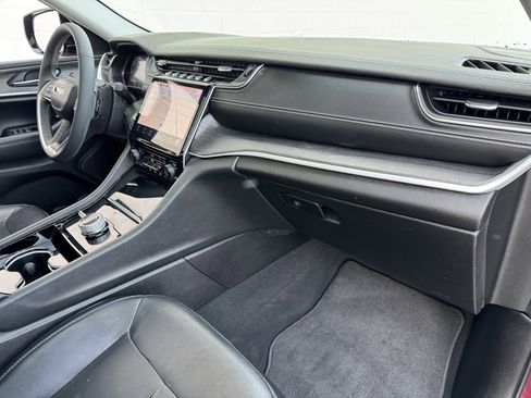 Used 2023 Jeep Grand Cherokee Limited image 9