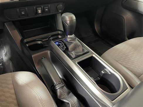 Certified 2023 Toyota Tacoma SR5 AWD/4WD image 18
