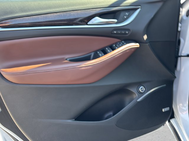 Used 2021 Buick Enclave Avenir w/ Avenir Technology Package FWD image 19