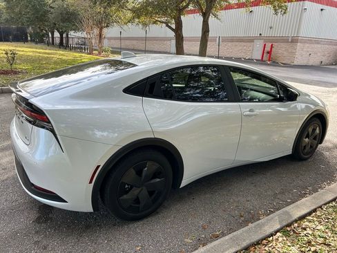 Used 2024 Toyota Prius LE image 5