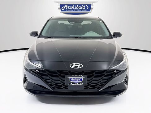 Used 2023 Hyundai Elantra SEL w/ Convenience Package FWD image 2