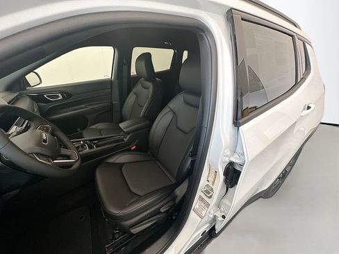 New 2026 Jeep Compass Latitude image 21