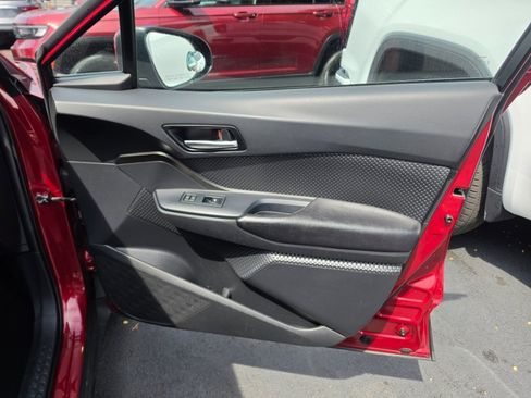 Used 2019 Toyota C-HR LE FWD image 36