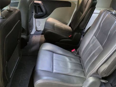 Used 2014 Chrysler Town & Country Touring-L w/ Trailer Tow Group image 19