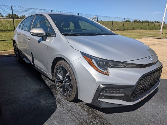 Used 2020 Toyota Corolla SE FWD image 2