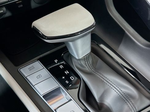 Used 2025 Hyundai Elantra Limited image 25