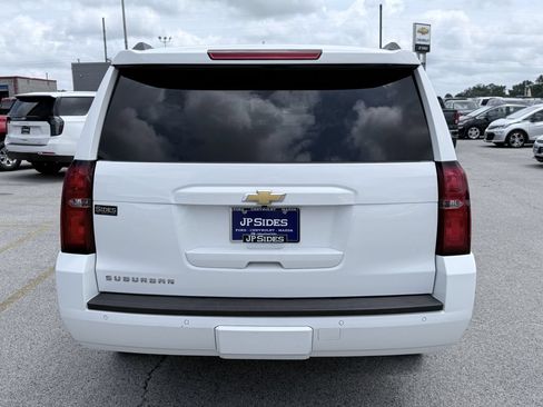 Used 2019 Chevrolet Suburban LT RWD image 8