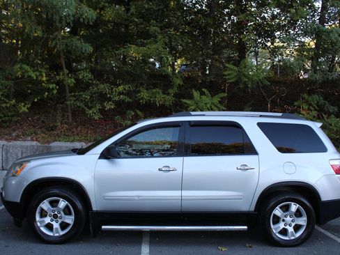 Used 2010 GMC Acadia SLE image 6