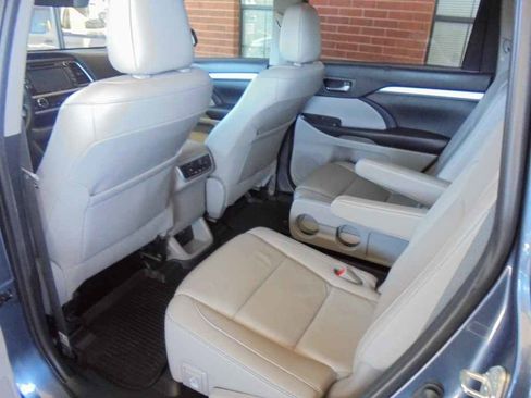 Used 2019 Toyota Highlander XLE image 9