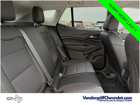 Certified 2025 Chevrolet Trax LT w/ LT Convenience Package FWD image 22