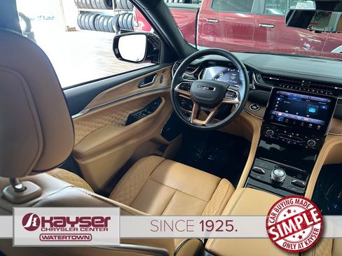 Used 2025 Jeep Grand Cherokee Summit AWD/4WD image 17