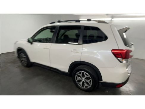Used 2019 Subaru Forester Premium image 6