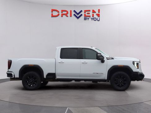 Used 2024 GMC Sierra 2500 AT4 w/ AT4 Premium Plus Package image 6